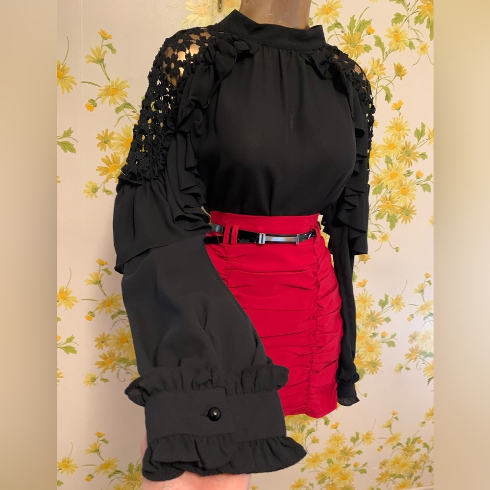NWT long sleeve black crochet lace shoulder top size L - Picture 5 of 12